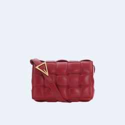 보테가 베네타 패디드 다크레드 카세트백